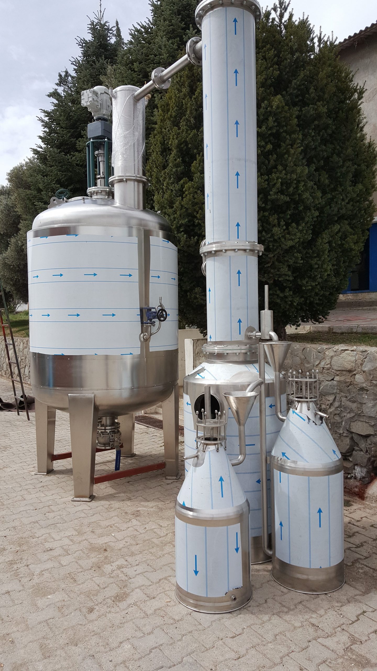 Stainless steel distillation column unit with reboiler