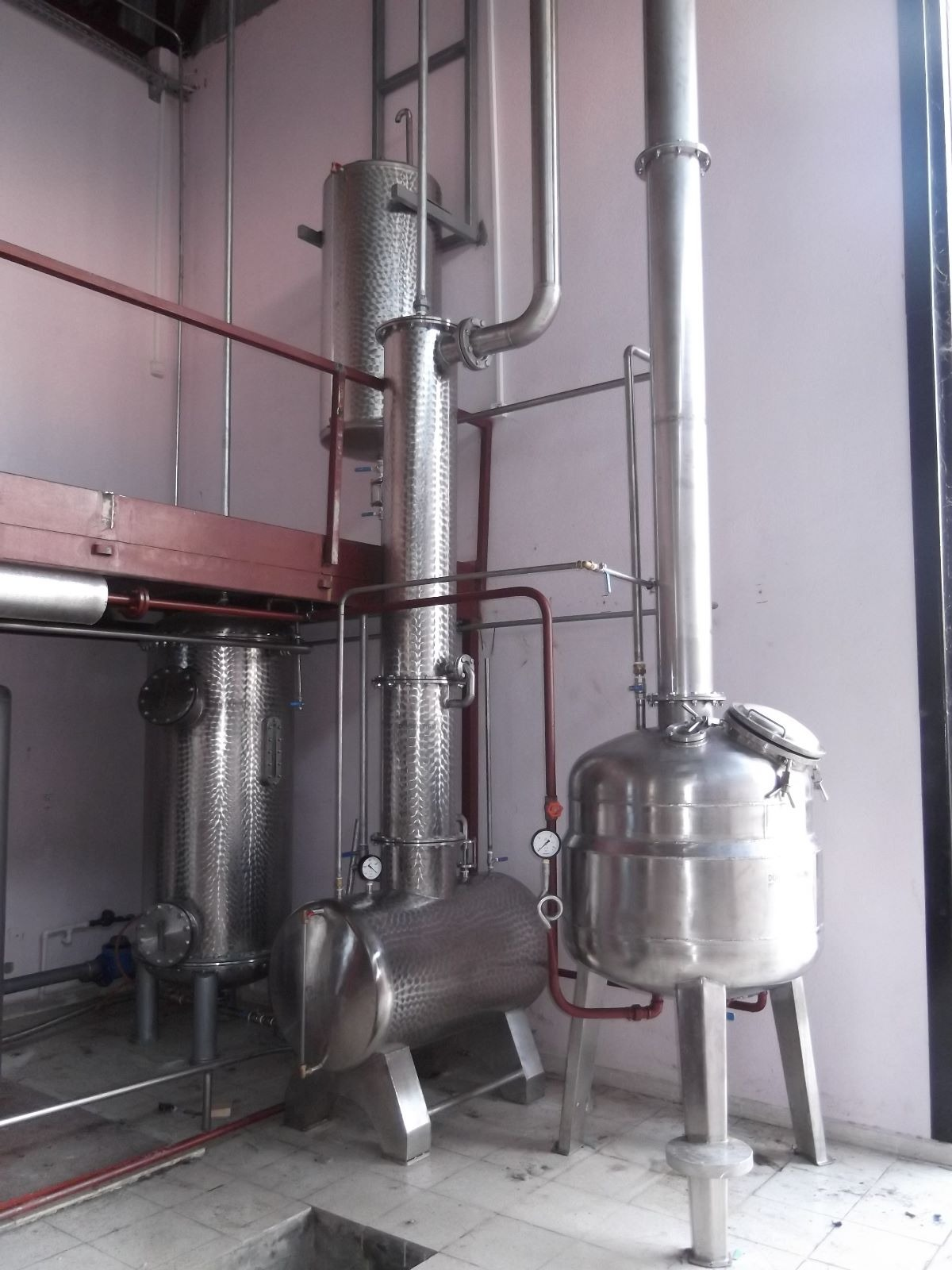 Stainless steel vacuum distillation column with reboiler