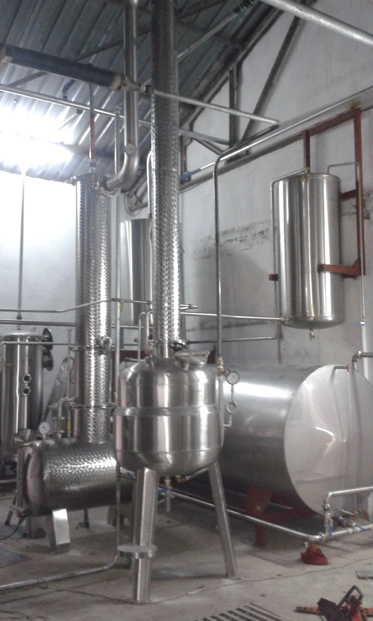 Stainless steel vacuum evaporator for solvent recovery
