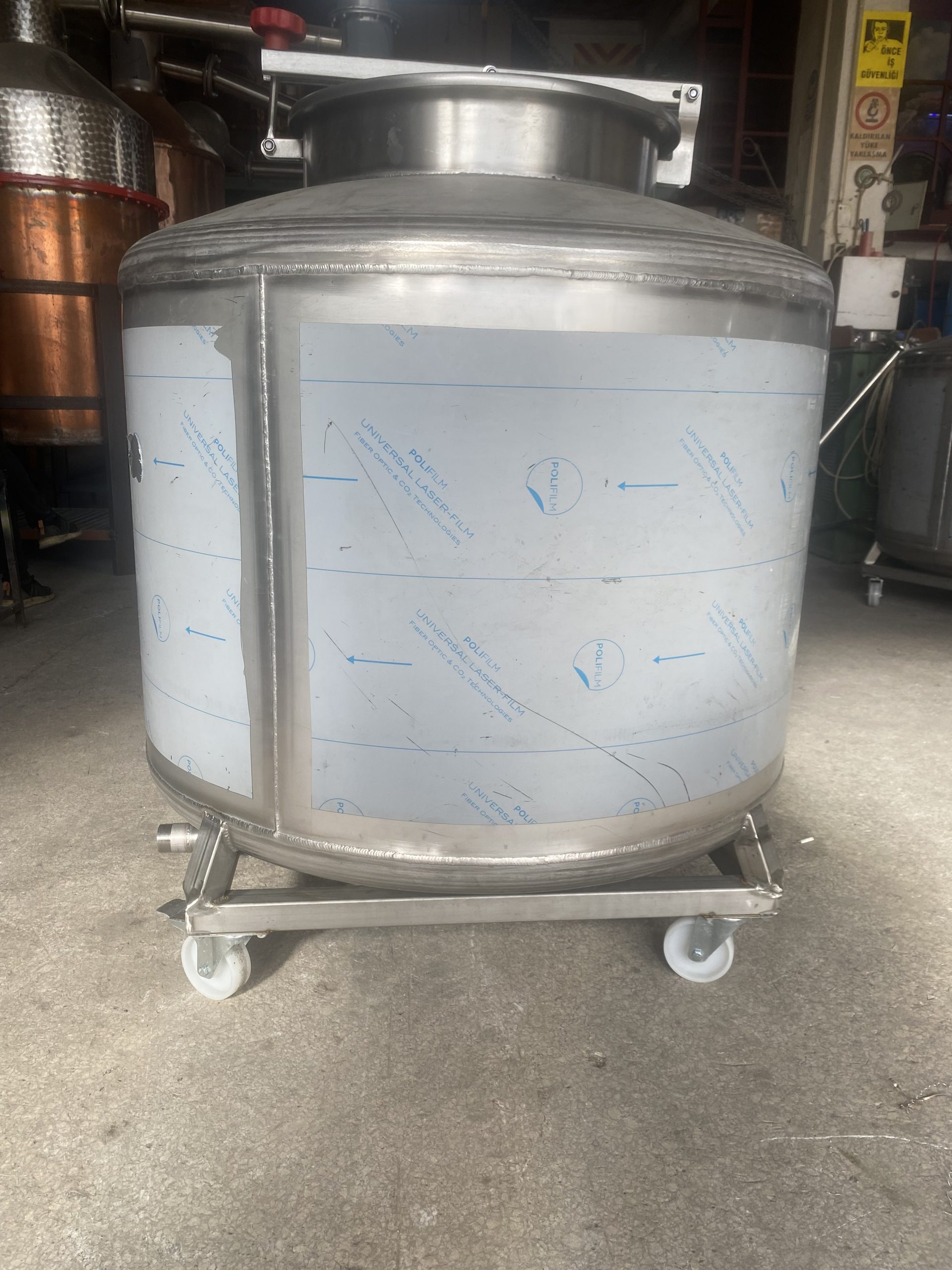 Mobile stainless steel tank on wheels