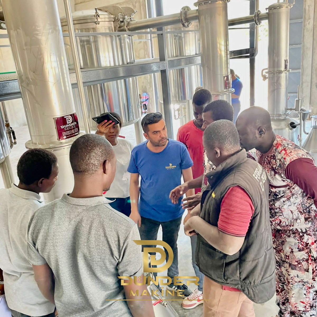 Operator training by Dünder Makine engineer with the local team at an essential oil distillation plant